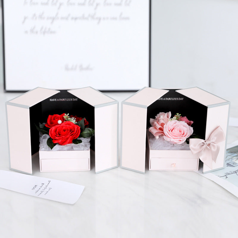 Rosenschmuck-Geschenkbox