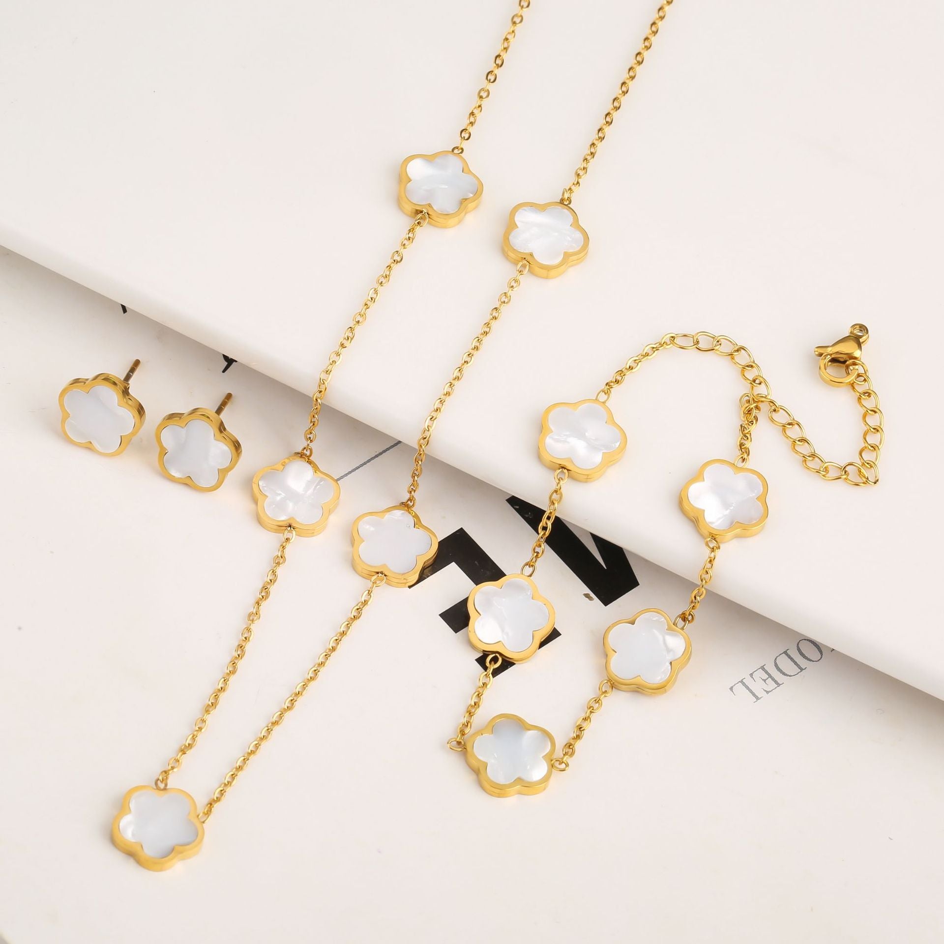 Elegant jewelry set